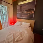2 Bedroom, 2 Bathroom Apartment - Travessa Da Madalena