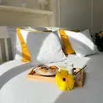 Cozy Room With Shared Bathroom On Rua Augusta