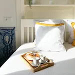 Cozy Room With Shared Bathroom On Rua Augusta
