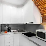 Whome Cozy Alfama Haven: Perfect For Exploring Lisbon