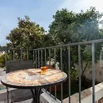 Barbadinhos Apartments In Lisbon Historic Neighborhood