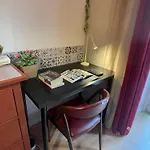 Sunny Orange Garden Apartment In Central Lisbon