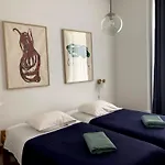 Living Lounge Hostel
