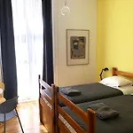 Living Lounge Hostel