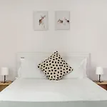 Ajuda Charm Apartment With Garden