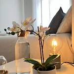 Cozy Room With Shared Bathroom On Rua Augusta