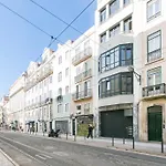 Cozy Apartment In Amazing Location!