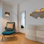 Charm 3Bdr Apartment W/Balcony By Lovelystay