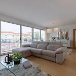 Charm 3Bdr Apartment W/Balcony By Lovelystay