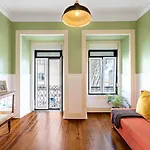Spacious Apartment With Terrace At Graca