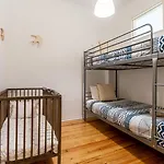 Spacious Apartment With Terrace At Graca