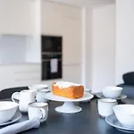 Lusiadas 53 2ºd - Beautiful Two-Bedroom Apartment