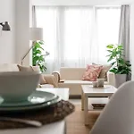 Light-Filled, Fully Renovated Apt Near Belem, By Timecooler