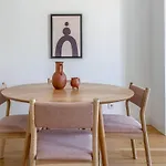 Comfortable Apartment In Downtown Lisbon For 4 People