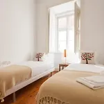 Tejo Vintage Three-Bedroom Apartment - By Lu Holidays
