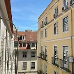 Comfortable Apartment In Downtown Lisbon For 4 People