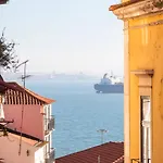 Guestready - Amazing Alfama Family Apt Near National Pantheon!