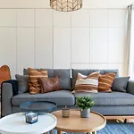 Modern 1 Bedroom Lisbon Apartment With Balcony