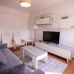 Cozy And Quiet 3-Bedroom Flat