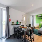 Lisbon Hill House - No. 589A