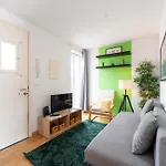 Lisbon Hill House - No. 589A