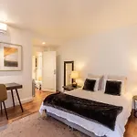 Chiado Deluxe Modern Feel 3 Bedroom Apartment