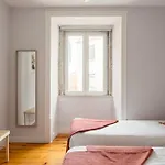 Joivy Inviting Flat Next To Carmo Convent