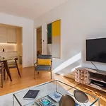 Downtown Sleek Apartment By Lovelystay