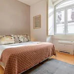 Downtown Sleek Apartment By Lovelystay