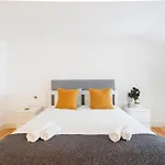 Suite In Cozy Apartment In Chiado In Shared House