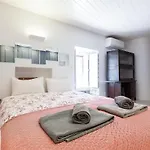 Principe Real Swoonworthy, Pristine, 1Br Cottage