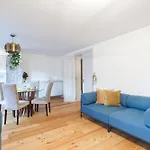 Double Room With Private Wc In Shared House In Downtown Lisbon
