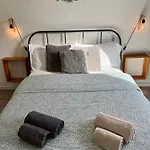 Lisbon Woods House II
