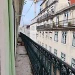 Rooms In Cozy Shared Accommodation In The Center Of Lisbon