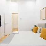 Bedrooms In Shared Apartment In Modern Accommodation In Downtown Lisbon