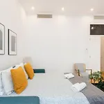 Bedrooms In Shared Apartment In Modern Accommodation In Downtown Lisbon