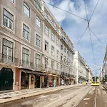 Bedrooms In Shared Apartment In Modern Accommodation In Downtown Lisbon