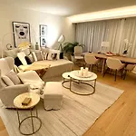 Luxurious 2 Bedrooms Home With Amenities In Lisbon Center