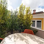 Gorgeous Rooftop 2-Bed Apt With Beautiful View