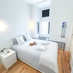 Quarto Privativo Com Banheiro Compartilhado