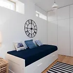 Casa Do Castelo 1- Work Or Relax In The Historic Heart Of Lisbon!