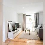 Casa Do Castelo 2- Work Or Relax In The Historic Heart Of Lisbon!