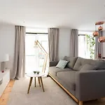 Casa Do Castelo 2- Work Or Relax In The Historic Heart Of Lisbon!