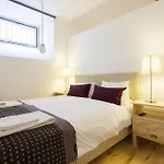 Joivy Cosy 1-Bed Flat With Workspace In Santa Catarina, Moments From Luis De Camoes Sq