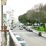 ALTIDO Modern 1-bed Apt with terrace, moments from São Bento Palace