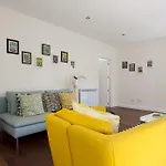 ALTIDO Joyful 2BR Apt with terrace nearby São Bento Palace