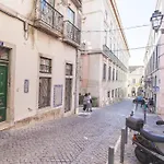 Lovelystay - Cosy Bairro Alto Duplex