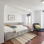 Cozy Apartment In Bairro Alto I