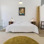 Lovelystay - Artsy Real