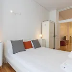 Lovelystay - Downtown Cosy Wonder